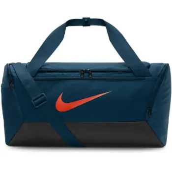 Çantë sportive Nike Brasilia 9.5, me ndarje të ajrosur, me rrip shpatulle, e zezë