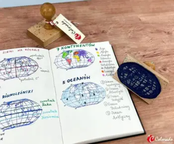 Vulë mësimore Dumel Timbro World Map With Stamps, kontinente dhe oqeane, për fëmijë