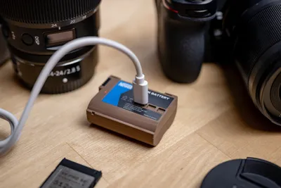 Bateri karikimi Newell EN-EL3E, 2300mAh, me USB-C, gri - 3