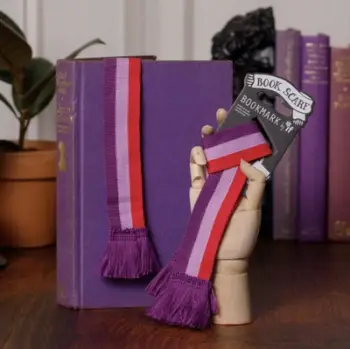Shënues libri Book Scarf, dizajn shall, rozë dhe vjollcë