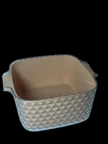 Tas Plastike dhe kulluese . e verdhë , e kremte dhe e bardhë . UNIMIKS