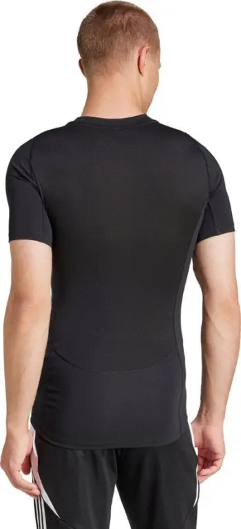 Bluzë sportive Adidas Techfit JP4674, me mëngë të shkurtra, për meshkuj, e zezë