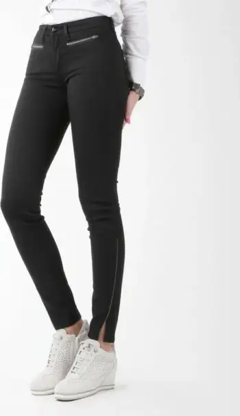 Pantallona jeans për femra Wrangler, të zeza [Madhësia: W28 L34]