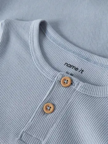 Ni Bluze Me Menge Te Shkurta Noos