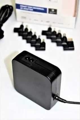 Karikues universal për laptop Extra Digital 90W, përshtatës energjie për notebook, i zi