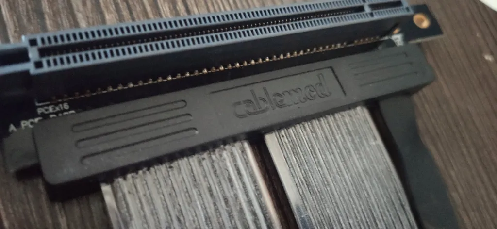 Kabllo riser PCIe 4.0 CableMod 300mm, për kartelë grafike, e zezë - 2