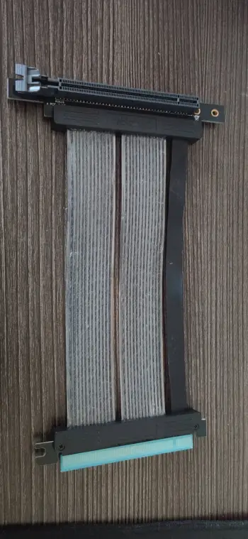 Kabllo riser PCIe 4.0 CableMod 300mm, për kartelë grafike, e zezë