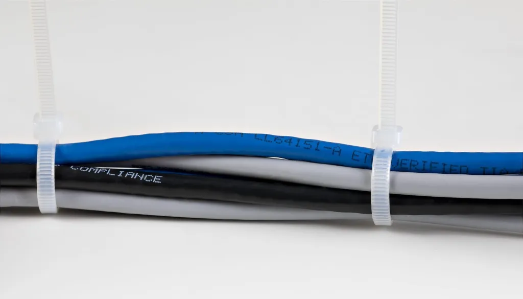 Lidhëse kabllosh StarTech.com, 25cm, nylon, të bardha - 3