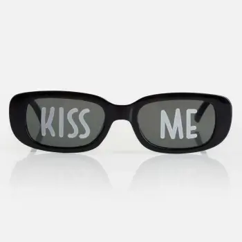 Syze feste të zeza “Kiss Me”