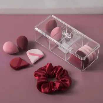 Set bukurie me scrunchie dhe sfungjerë në kuti transparente 22.5x9.5x7 cm